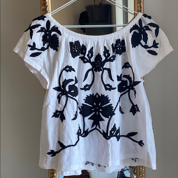 Beautiful Embroidered Top - Picture 2 of 3